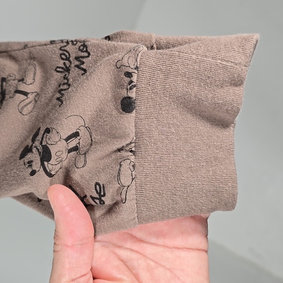 {Disney} Mickey Mouse Long Sleeve Disney Artist Series T-Shirt For Adults - Picture 7 of 10